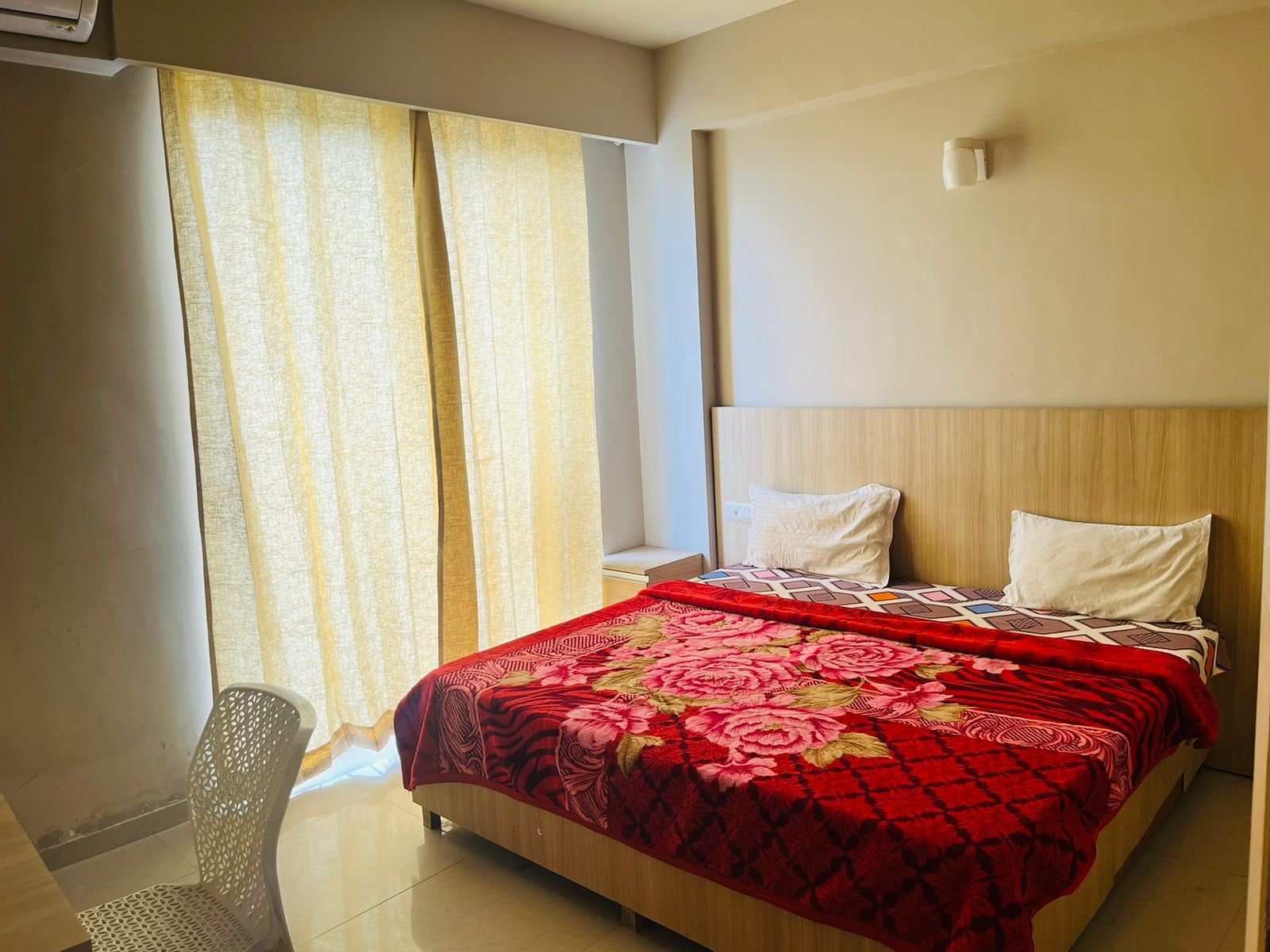 Heritage Heights - Tap to explore photos