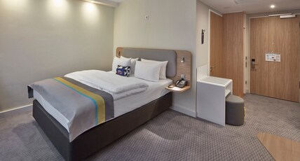Holiday Inn Express MERZIG Room Type - 1 Queen Standard Accessible