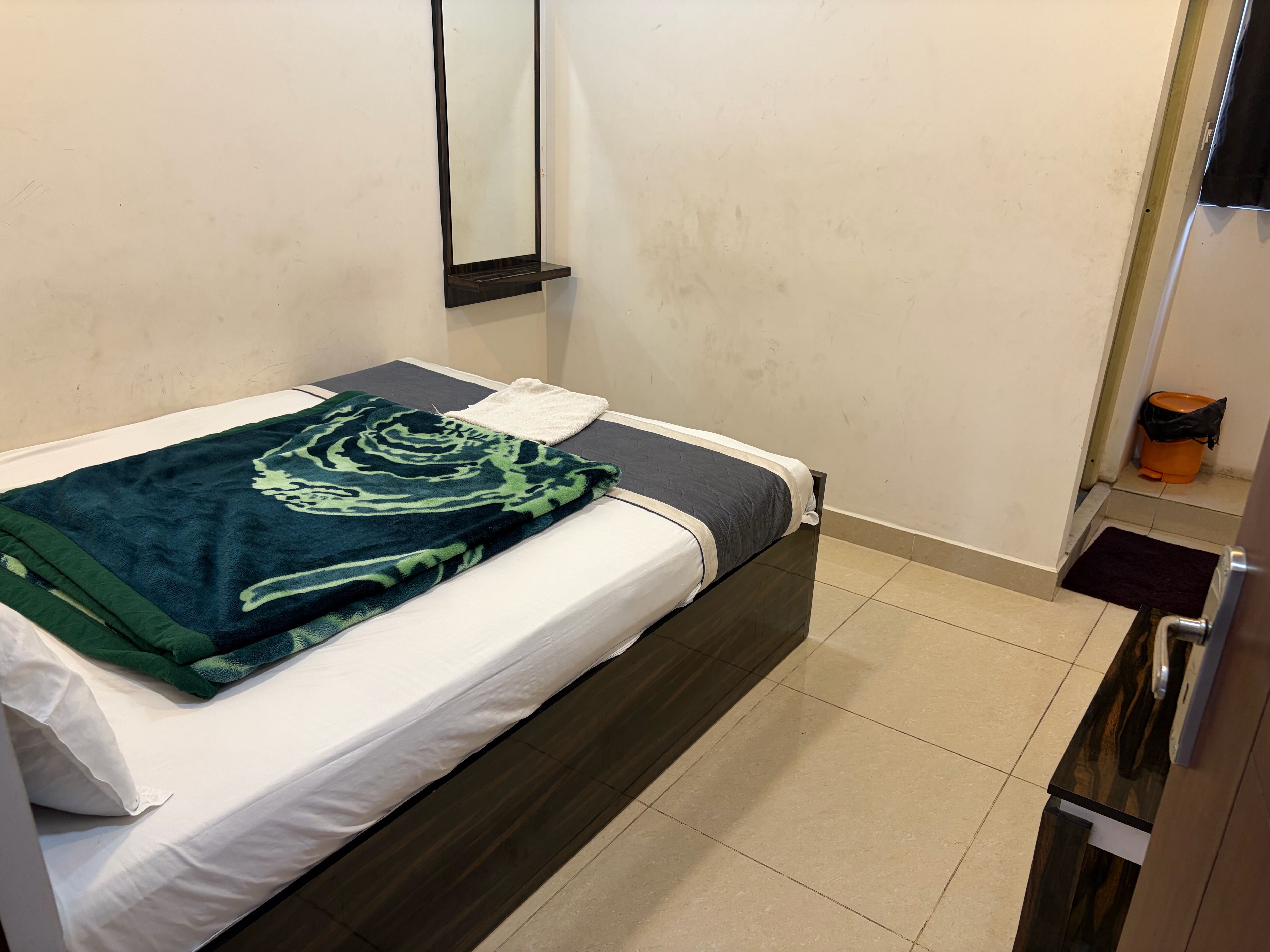 Hotel O REDMOON RESIDENCY - Tap to explore photos