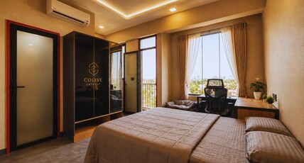 C Suites Gateway Room Type - Deluxe Double Room With Balcony