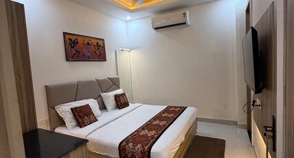 Hotel usha palace Room Type - Deluxe Room King Bed