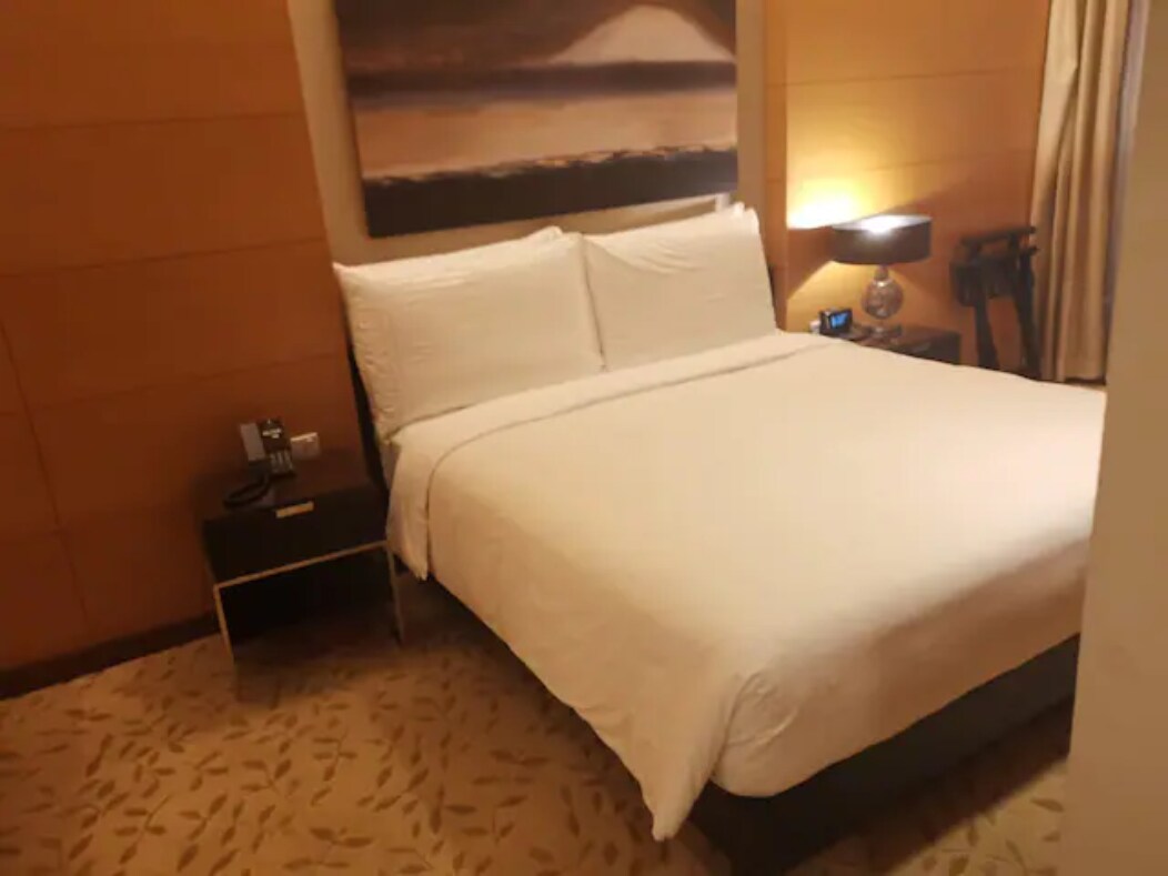 Luxury 3 Bed-Address Dubai Mall - Tap to explore photos