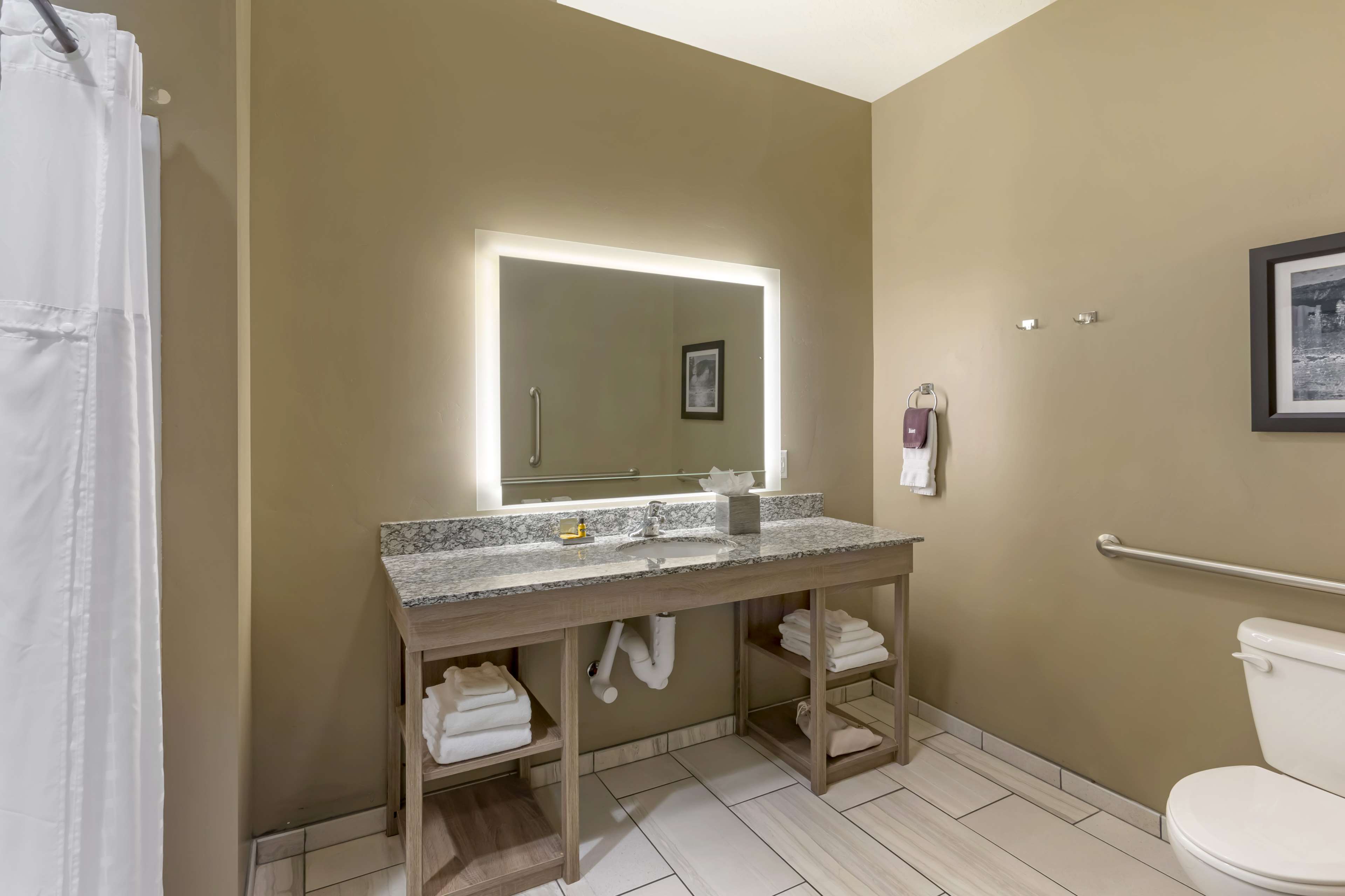 Best Western Plus Heber Valley Hotel - Tap to explore photos