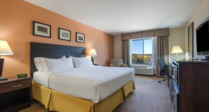 Holiday Inn Express & Suites LAFAYETTE EAST Room Type - 1 King Stnd Mobil Access Roll In Shwr