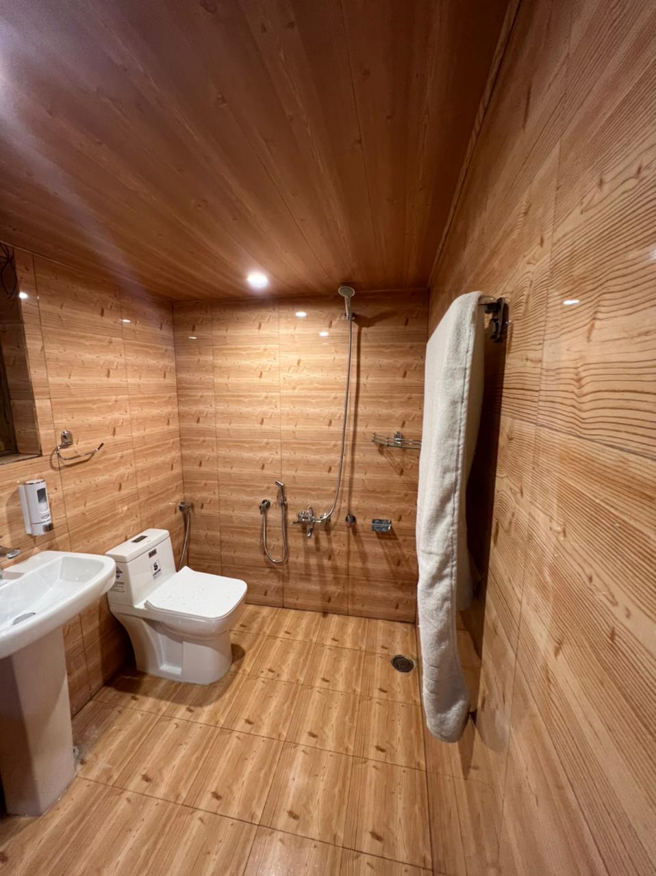 Hotel royal resort - Tap to explore photos