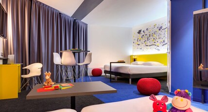 IBIS STYLES NANTES CENTRE GARE Room Type - Standard Family Suite with a double bed and twin beds