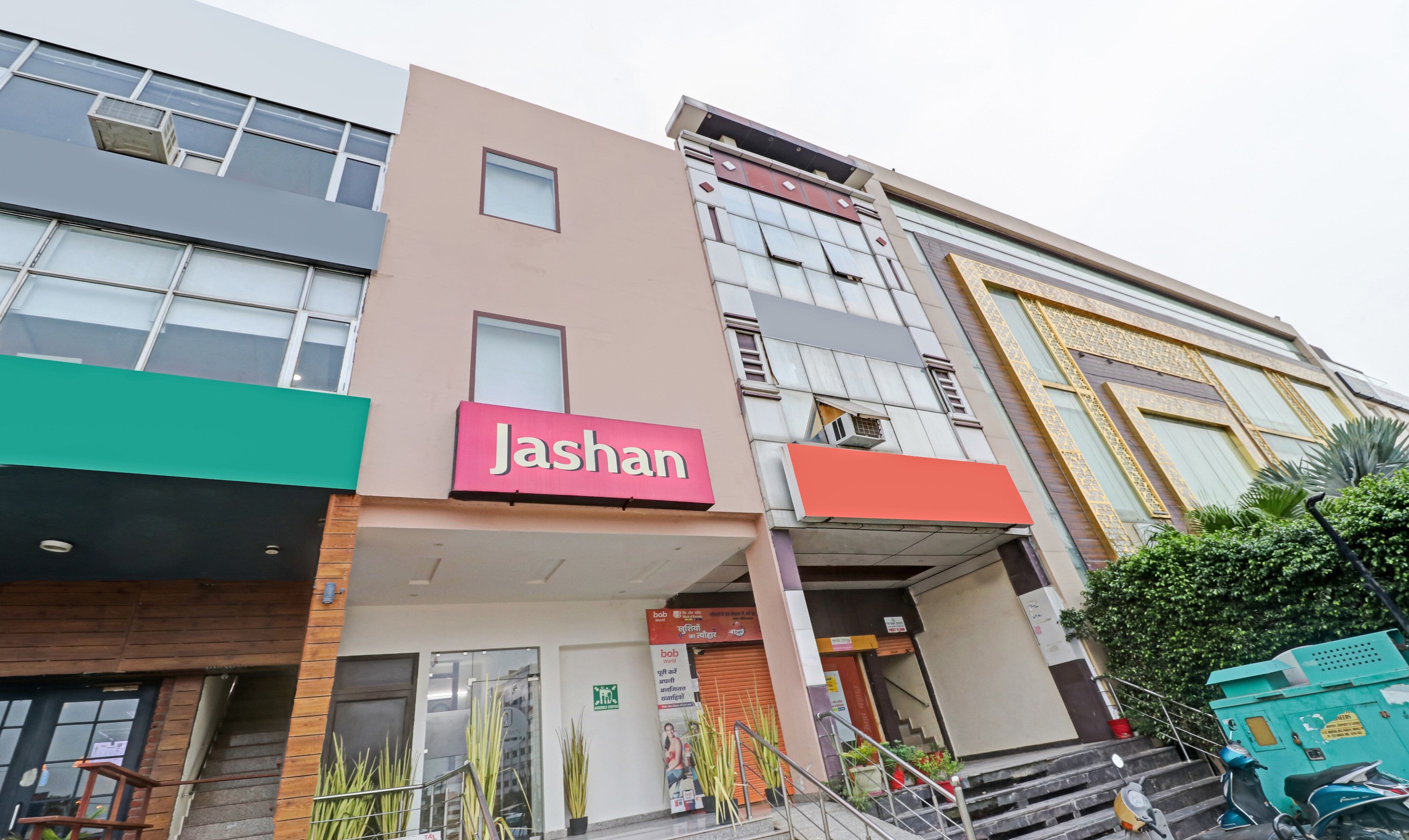 Itsy Hotels Jashan - Tap to explore photos