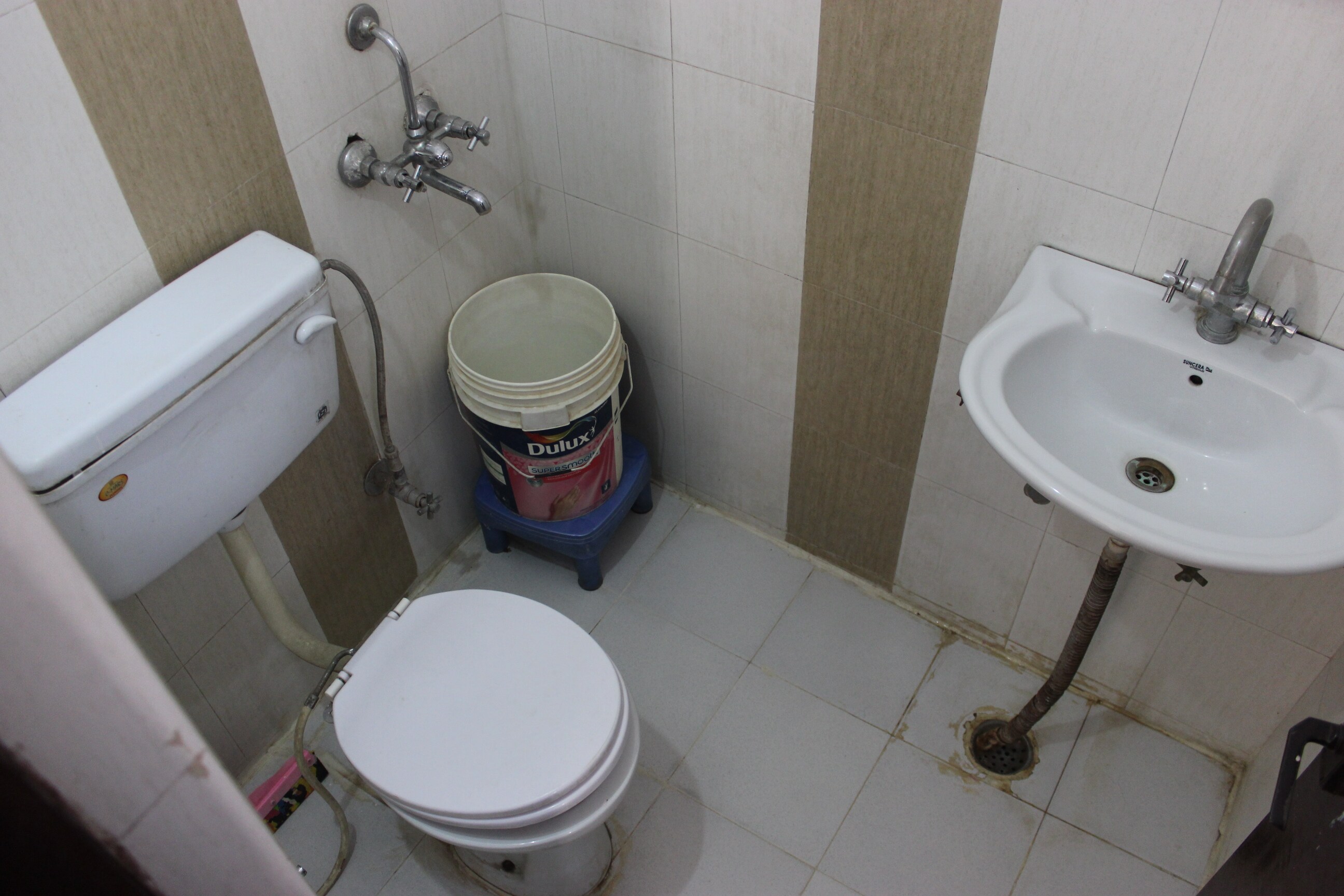 Ashish Guest House - Tap to explore photos