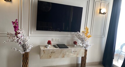 Lavish Studio Room Gaur City Center Room Type - Lavish Studio Room Gaur City Center