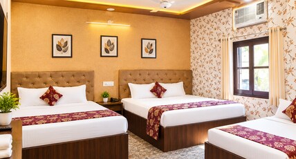 Jindal B&B 2 min walk to Golden Temple Room Type - Triple Bedroom Jindal B&B 2 min walk to Golden Temple Room Type - Triple Bedroom