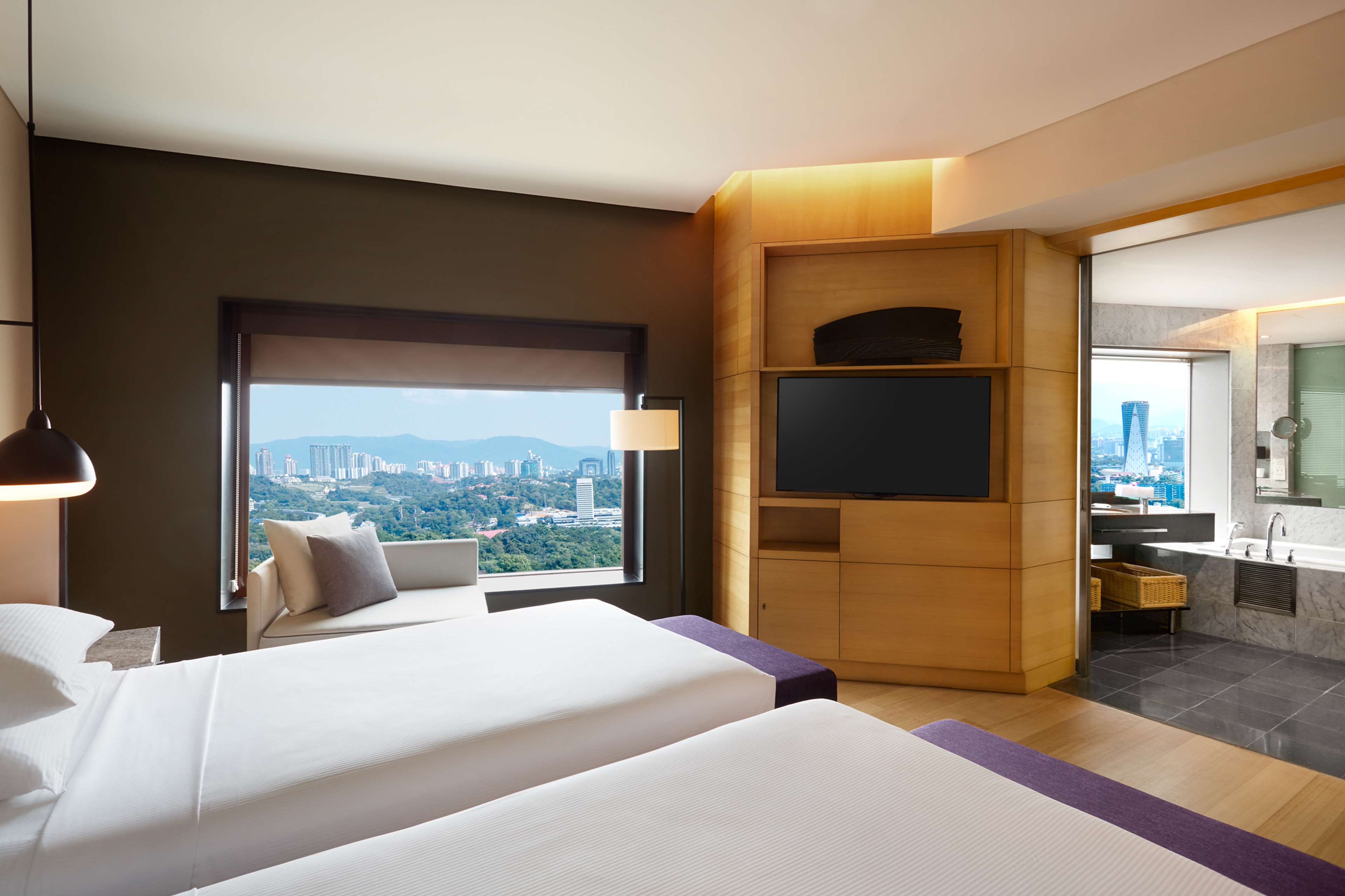 Hilton Kuala Lumpur - Tap to explore photos