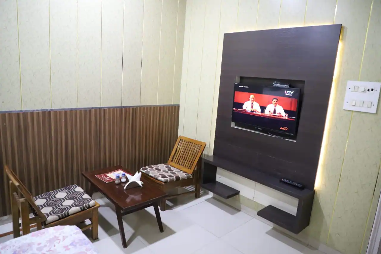 HOTEL HOT CHOP. Room Type - Deluxe Room