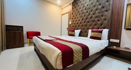 Shree 9 NB Hotels Room Type - Deluxe King Bed Room with City View