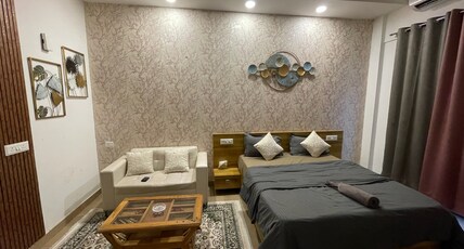 Sukoon Luxe Luxury Stay Gaur City Center Room Type - Sukoon Luxe Luxury Stay Gaur City Center