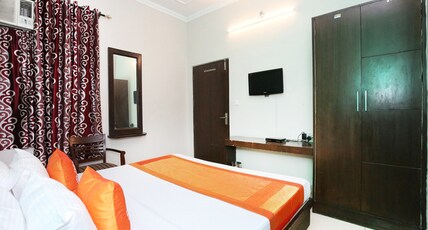 Hotel Arneja Room Type - Super Deluxe