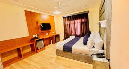 Jehlum Heights Inn Room Type - City View Deluxe Room with King Bed