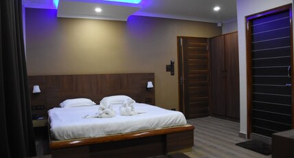 Holiday Hills Room Type - Super Deluxe with Balcony