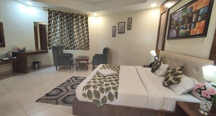 CHAMPARAN BANQUET & RESORT Room Type - Deluxe room