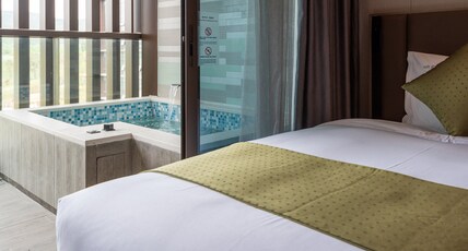 Holiday Inn Resort MAOSHAN HOT-SPRING Room Type - 2 Twin beds Standard  Lake View
