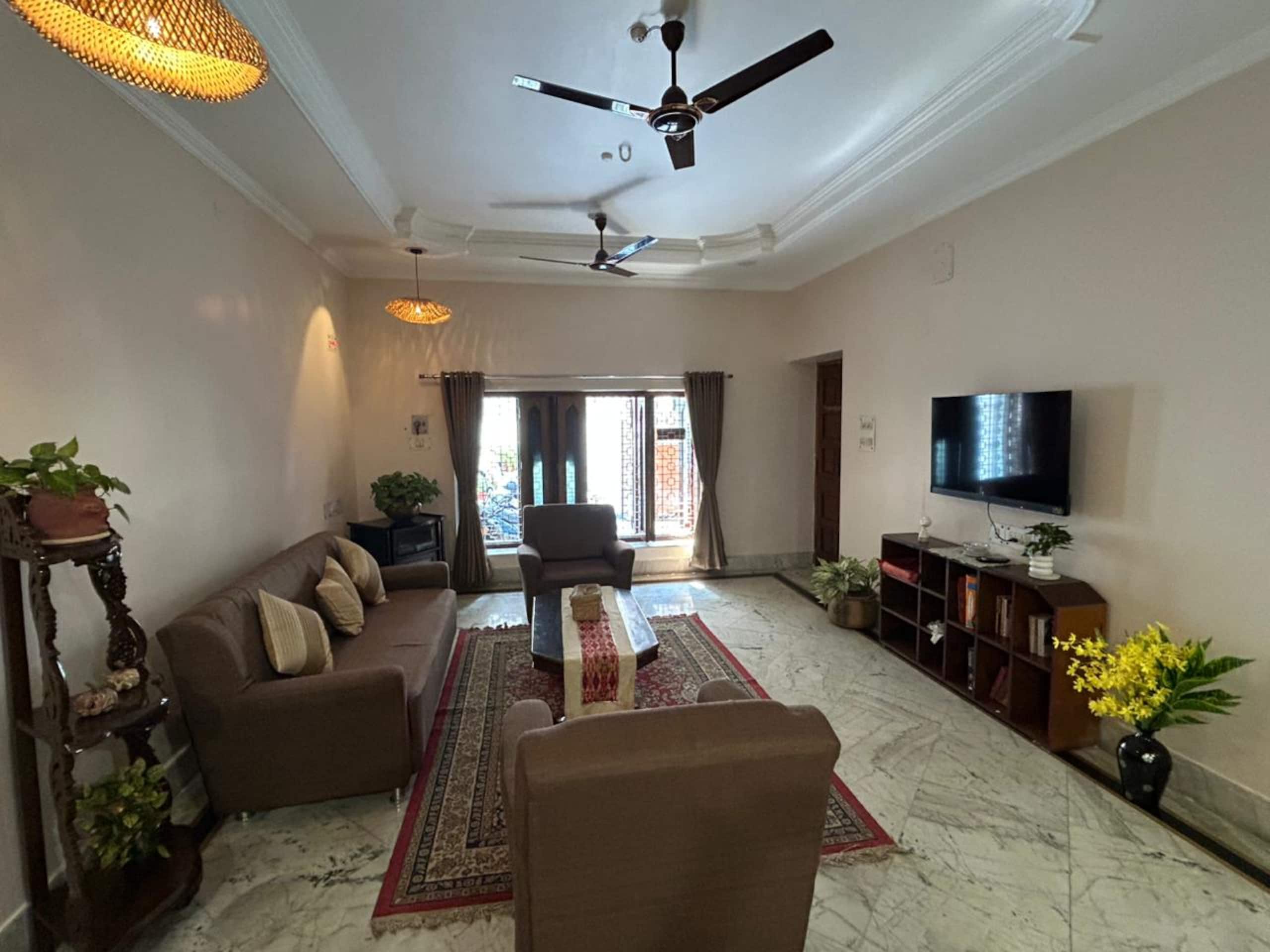 2500 Sqft 2 bhk Near Temples 5 guests - Tap to explore photos