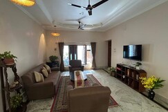 2500 Sqft 2 bhk Near Temples 5 guests