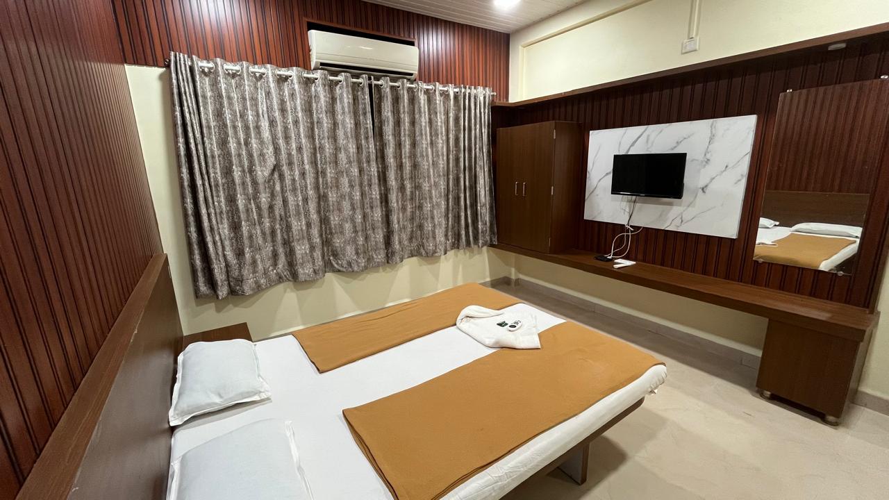 Sadachandra Home Stay - Tap to explore photos