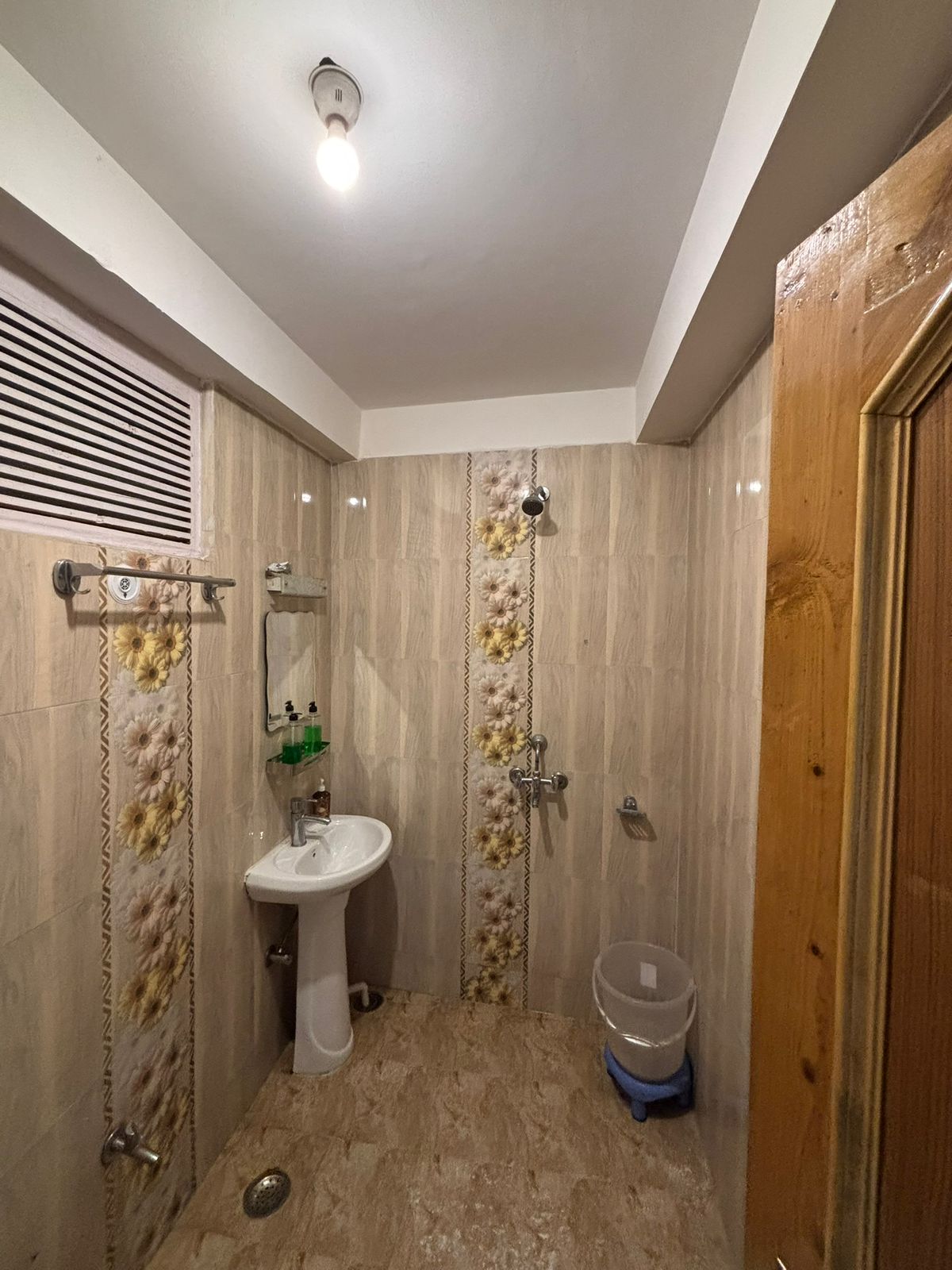 Asha Cottage Manali - Tap to explore photos