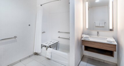 Holiday Inn Dublin-Pleasanton Room Type - 1 Queen  Standard Hearing Accessible