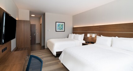 Holiday Inn Express & Suites ST PETERS Room Type - 2 Queen Standard Mobility Accessible Tub