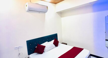 Hotel Jyotikalash Room Type - Deluxe Room AC