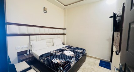 Hotel Crown inn Room Type - Deluxe Room