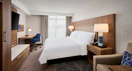 Candlewood Suites BURLINGTON CONFERENCE CENTRE Room Type - 1 King Studio Suite Sofa Bed Walk In Shower