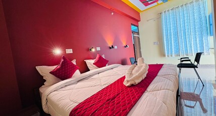 Elite Stay Room Type - Deluxe King Bed with Pool View