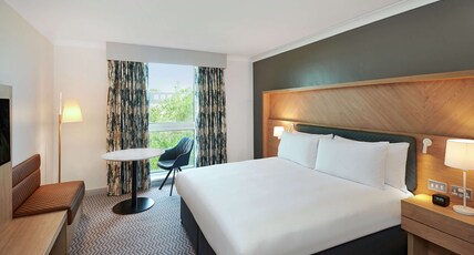 Hilton London Croydon Room Type - KING DELUXE ROOM