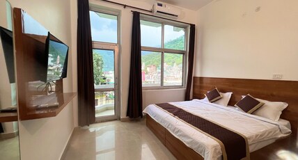 Hotel Manikut Room Type - Deluxe Balcony Room with  Garden View (1st Floor )