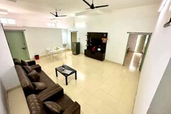 Great Family couple friendly 2BHK Jubilee Hills RD33