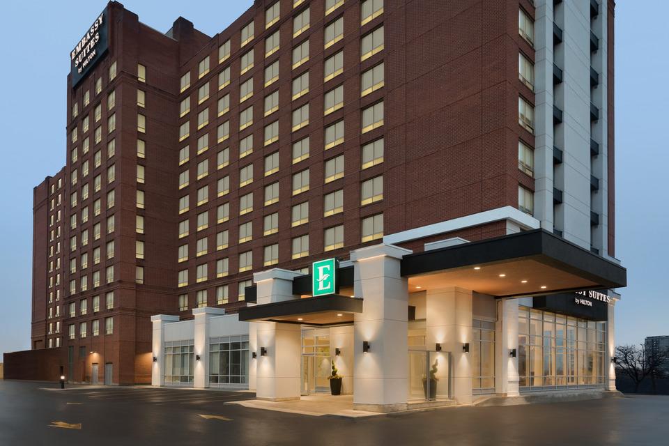 Embassy Suites by Hilton Toronto Airport - Tap to explore photos