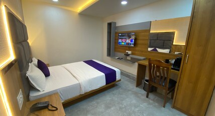 Hotel BKC Gold View Near Bandra Kurla Complex Room Type - Deluxe Double Room