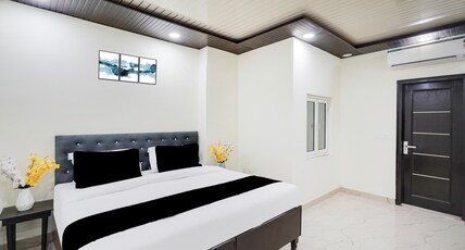 Super Collection O Nirman Vihar Room Type - Premium