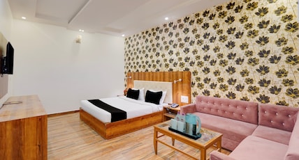 Super Townhouse Kurukshetra University Formerly SR Grand Room Type - Deluxe Room