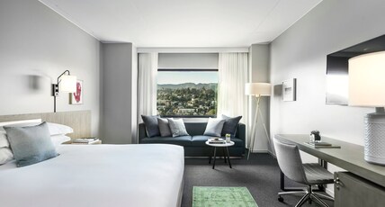 Kimpton Everly Hotel Hollywood, an IHG hotel Room Type - 1 King High Floor Hollywood Sign View