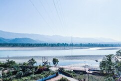 Ganga Studio Apartment 01 BHK, River View, Rishikesh By Homeyhuts