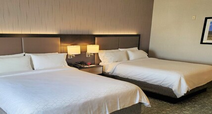 Holiday Inn Express & Suites CHENEY Room Type - 2 Queen Beds Standard Comm Access Tub