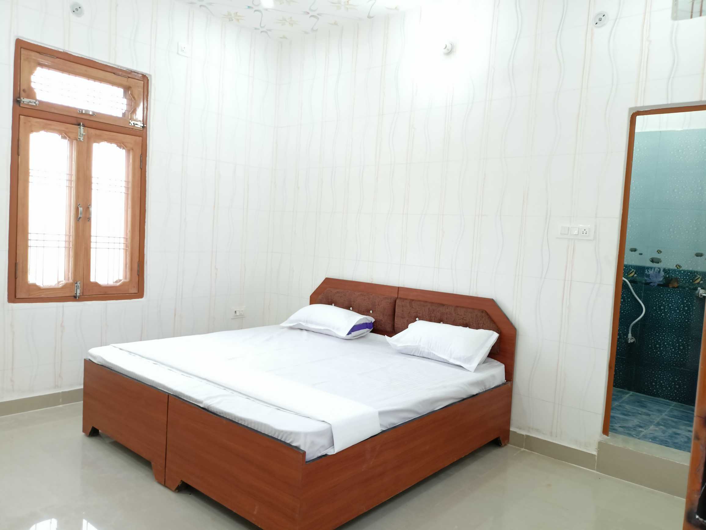 HOTEL O RAWAT - Tap to explore photos