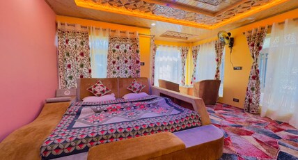 Oak Heaven Cottage Room Type - Deluxe Room 1