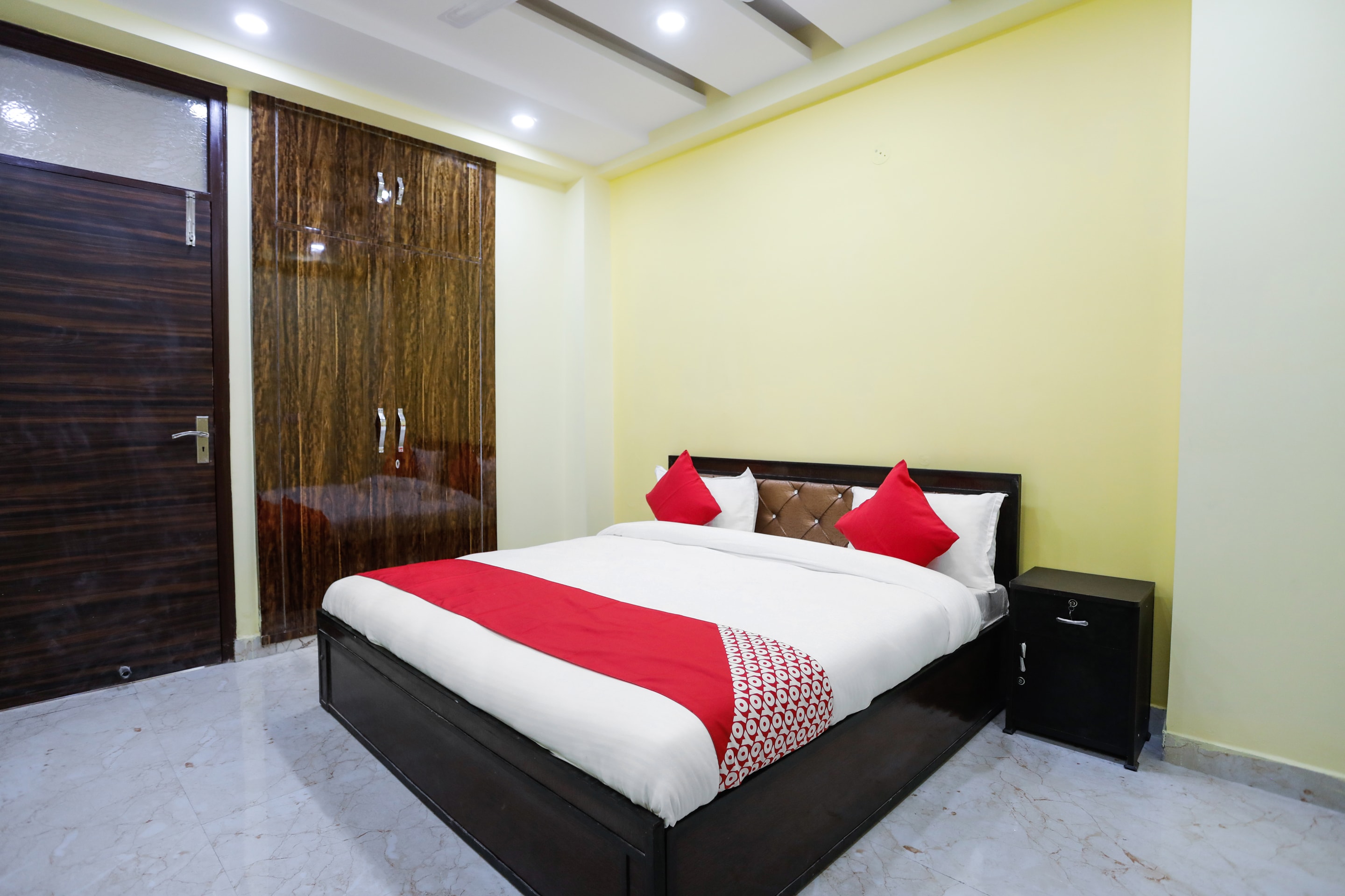 Hotel O 65547 Hotel The Geetika Palace - Tap to explore photos