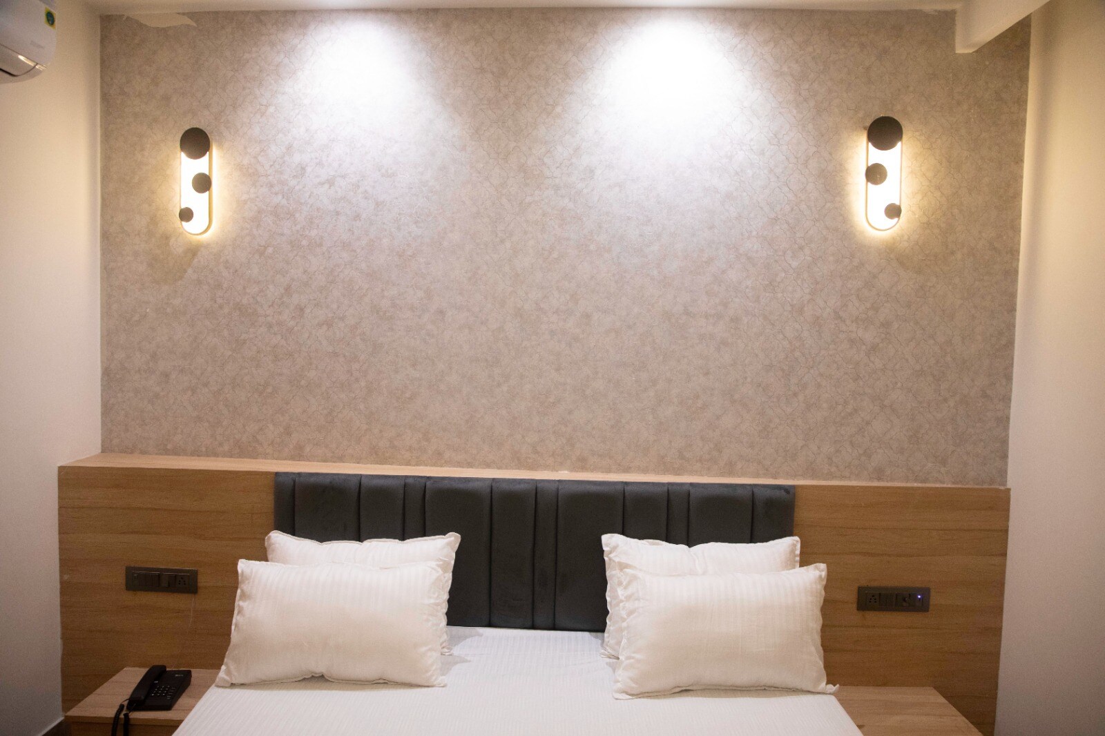 Muscurry - Tap to explore photos