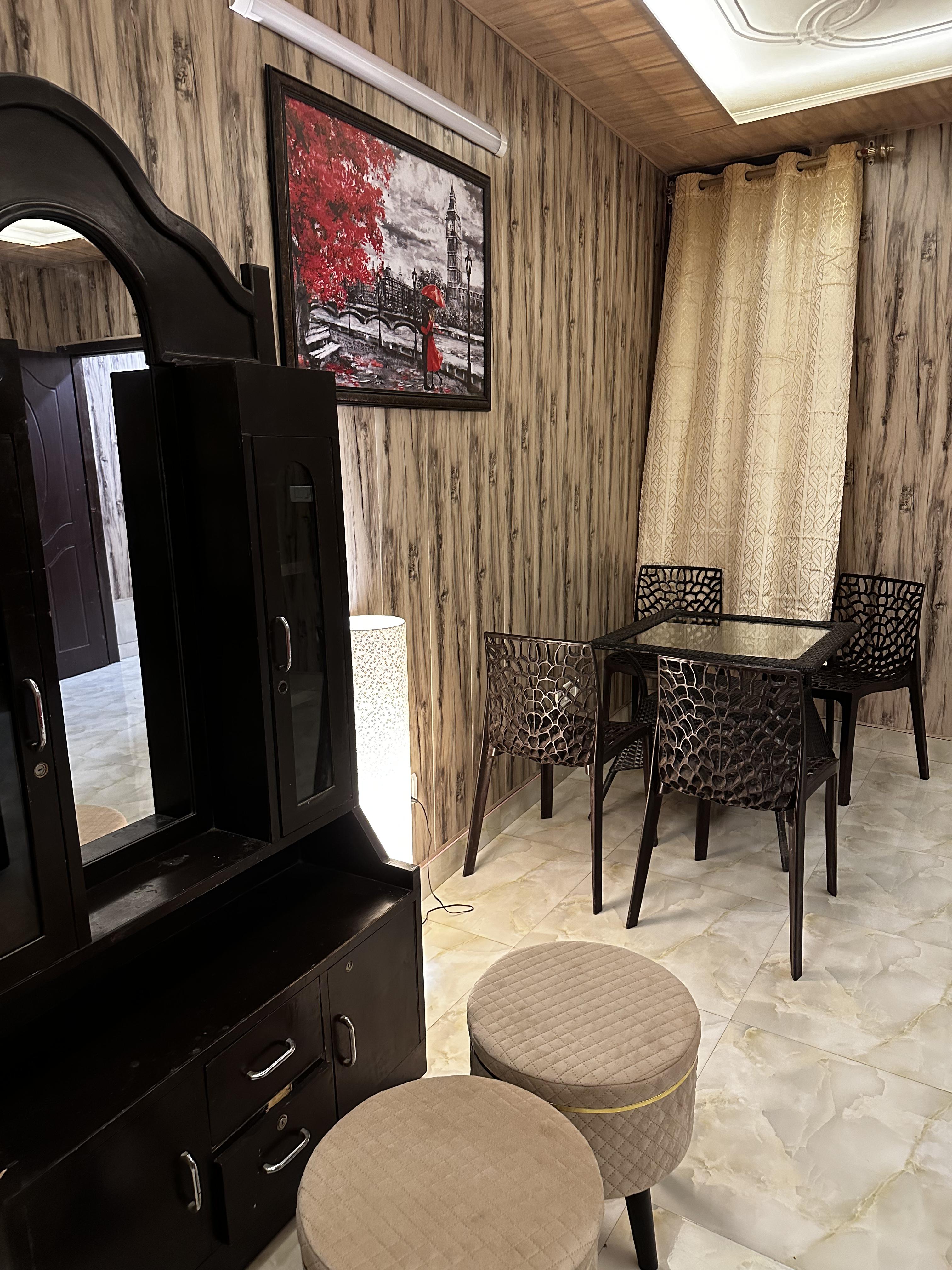 Alpha stays - Tap to explore photos