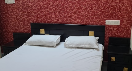 2 HBK Near Zoo Park Room Type - Standared Room