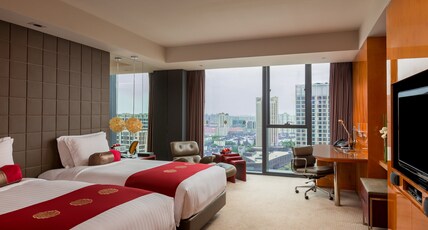 InterContinental Shanghai Expo Room Type - 2 Twin Premium Club Lounge Access City View